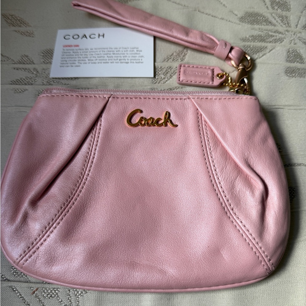 Nwot Coach Pink Parker Pearl Leather Wristlet with Rose Gold Hardware